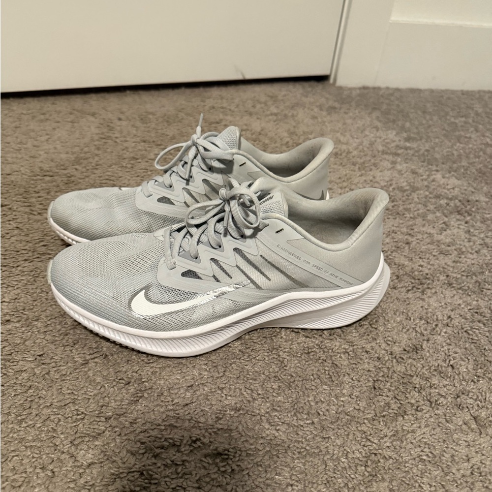 Nike Pegasus Women's White/Gray Running Shoes - W 10 - slightly worn